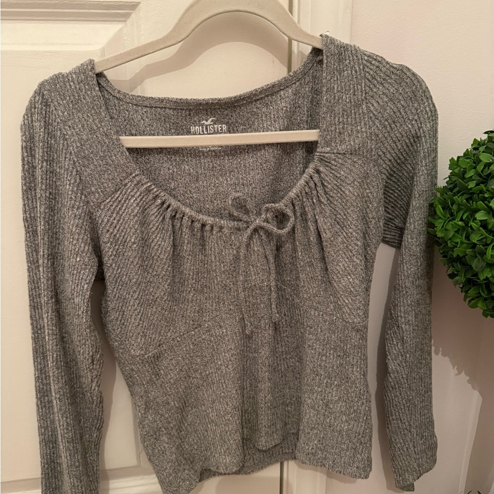 Hollister Women's Gray Ribbed Sweater